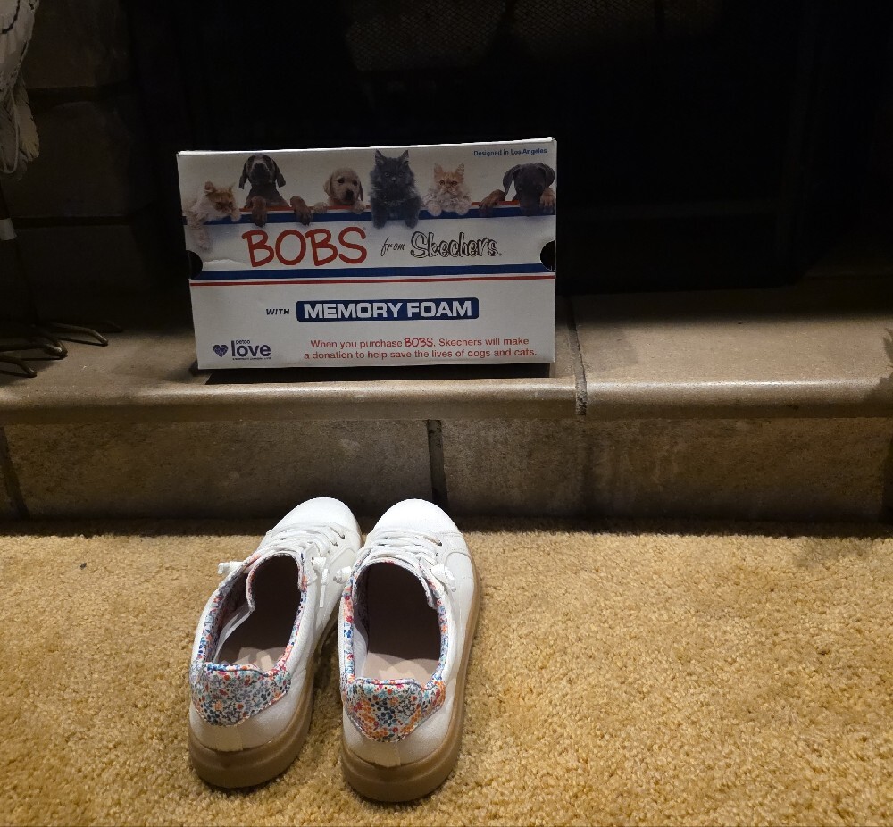 Skechers Women's White Low-Top Sneakers with Patterned Lining - Picture 3 of 5